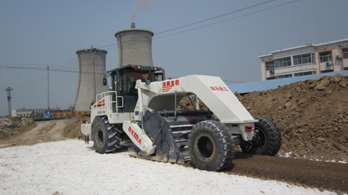 WR2100L，濱州工業(yè)場地灰土拌和