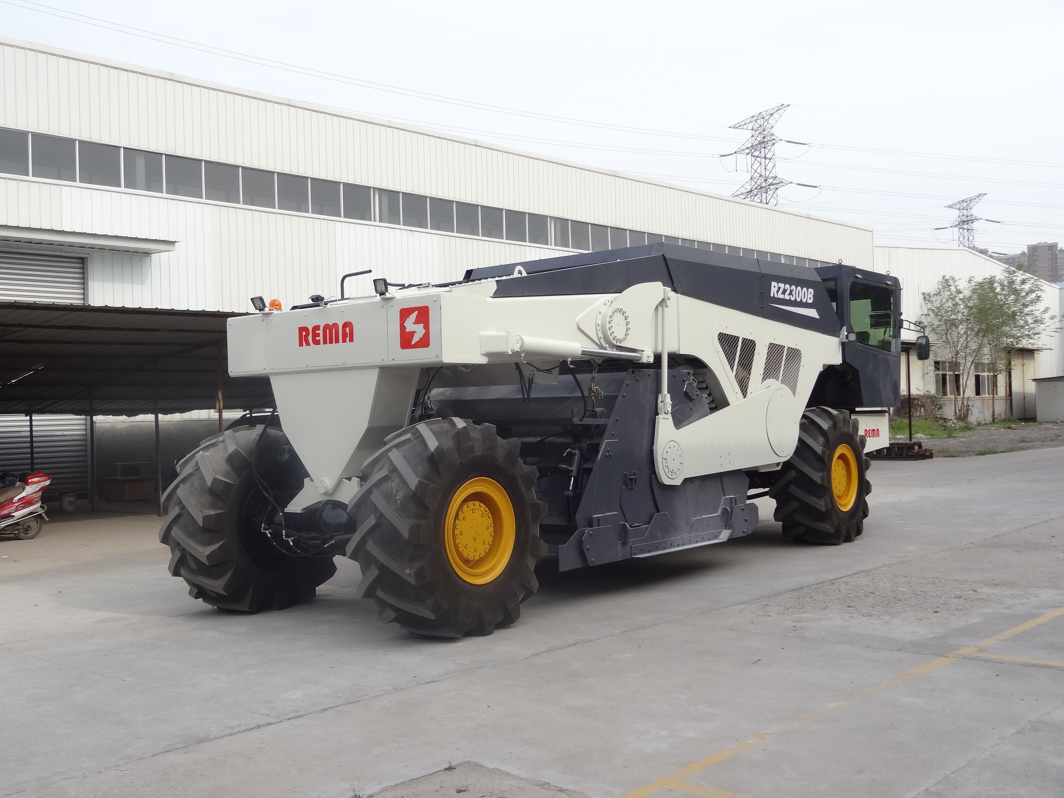 RZ2300B，邯鄲水穩(wěn)路基冷再生施工